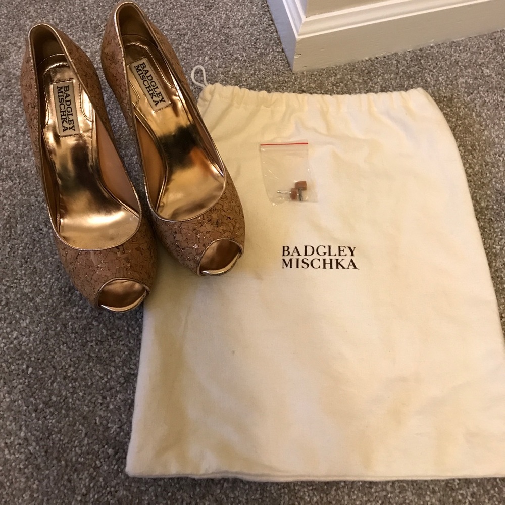 *Rare Badgley Mischka pumps! Cork w/ rose gold